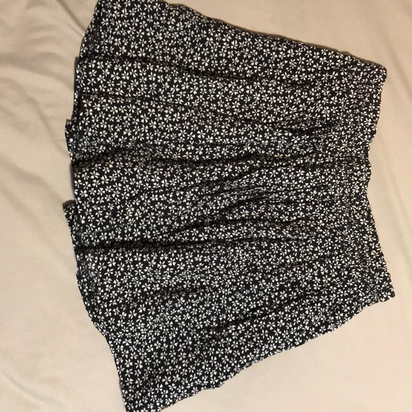 Brandy Melville Skirt - Picture 1 of 3